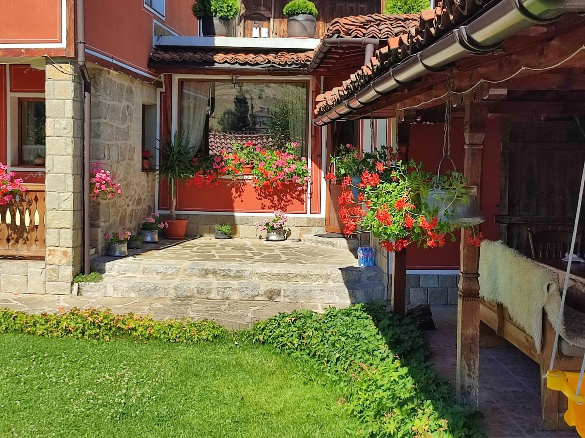 Радкината Къща Hotel โคปริฟชทิทซา ภายนอก รูปภาพ