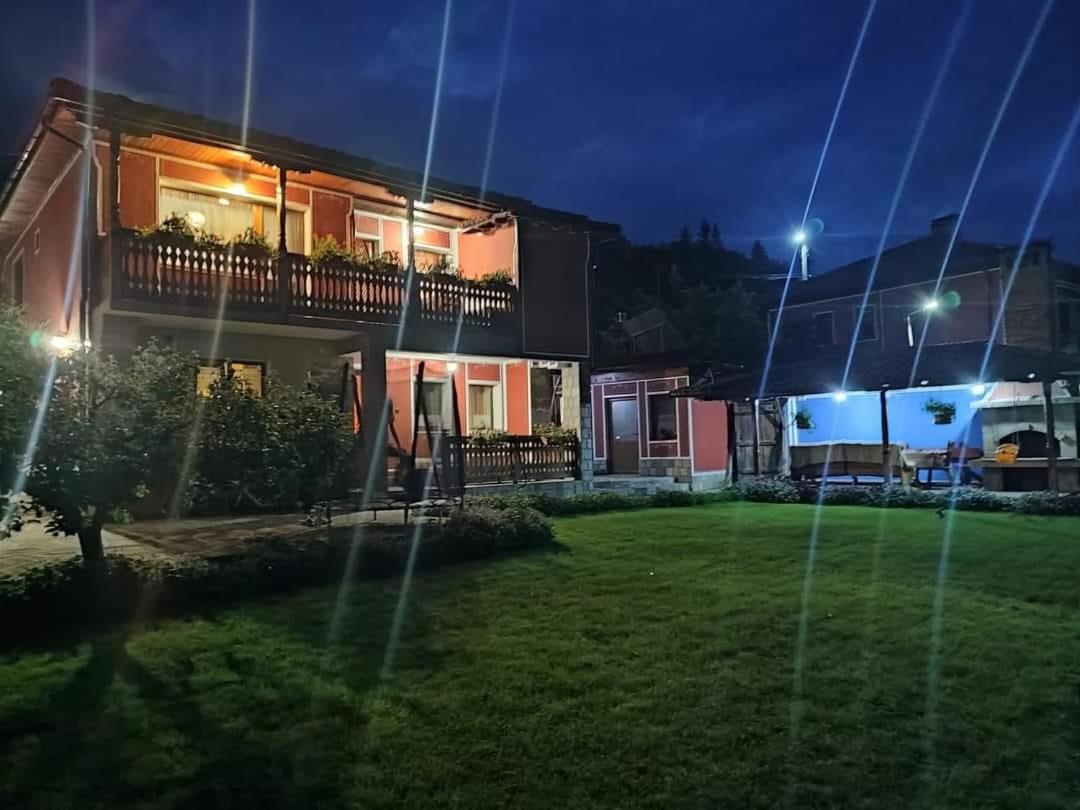 Радкината Къща Hotel โคปริฟชทิทซา ภายนอก รูปภาพ